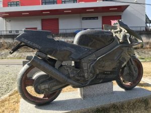 大阪石材南大阪店の石のバイクのストーリー