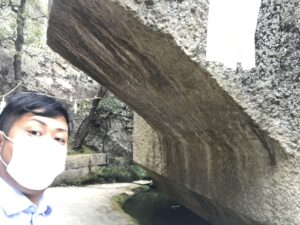 竜山石