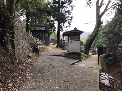 上東阪・下東阪・中津原共同墓地のお墓