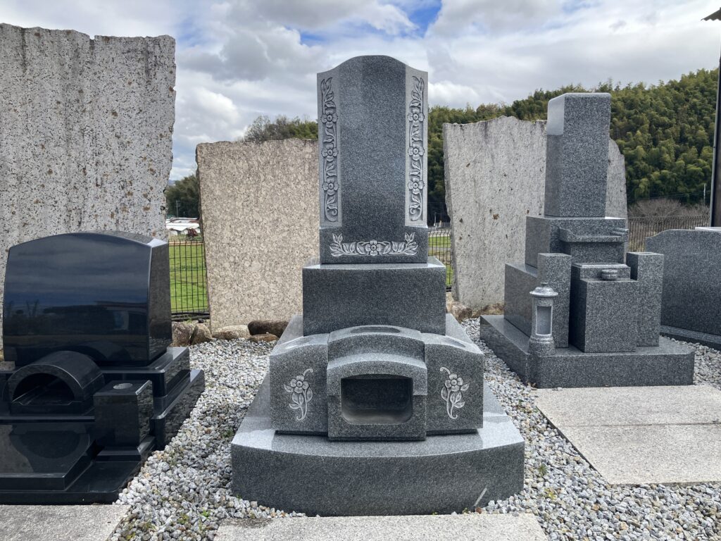 大阪石材　南大阪店　オリジナルデザイン墓石　富田林霊園