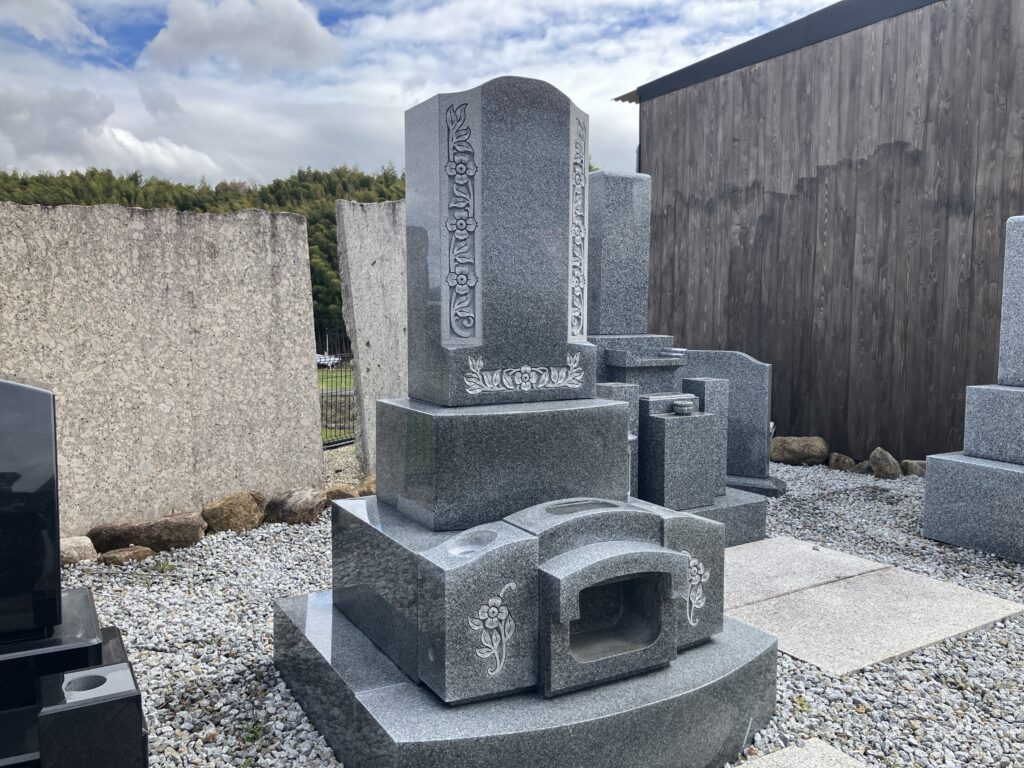 大阪石材　南大阪店　オリジナルデザイン墓石　富田林霊園