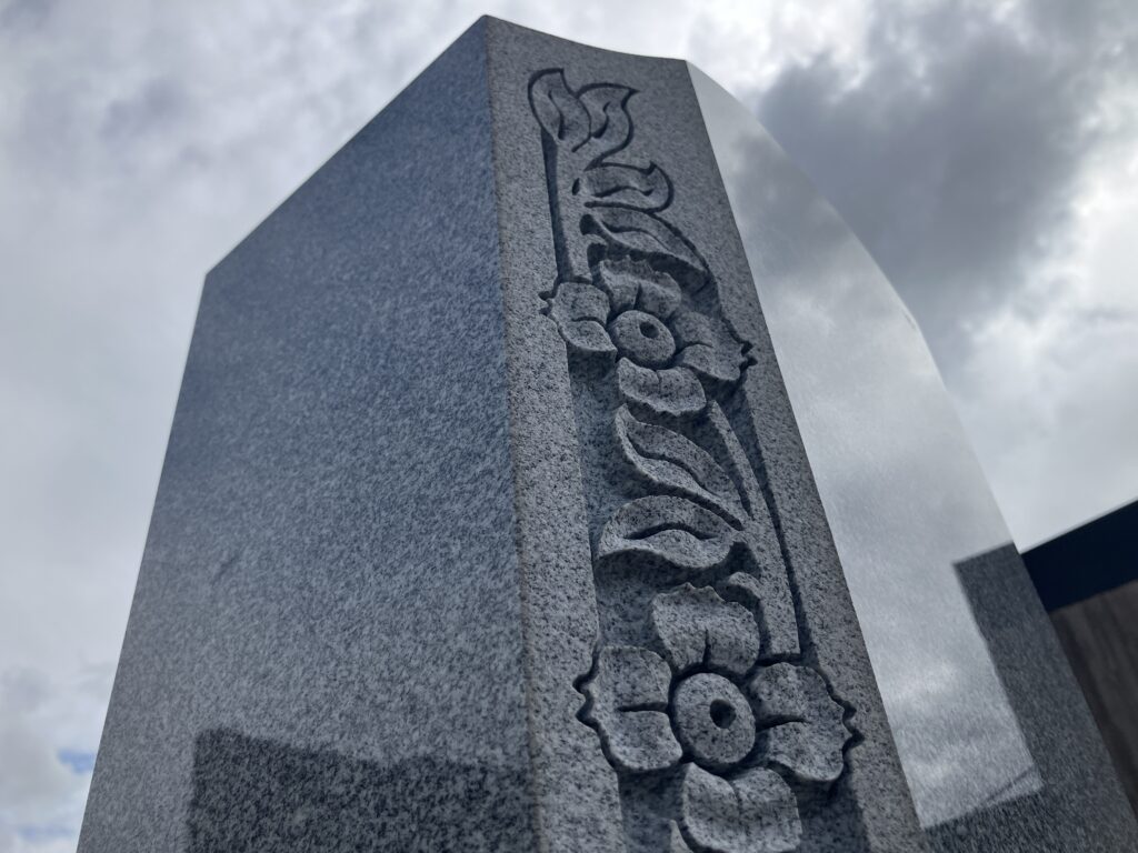 大阪石材　南大阪店　オリジナルデザイン墓石　富田林霊園